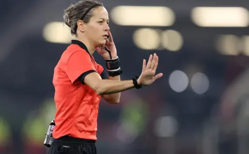 A croata Ivana Martinčić vai arbitrar a final da Women’s Champions League 2025. Foto: Alex Grimm/Getty Images.