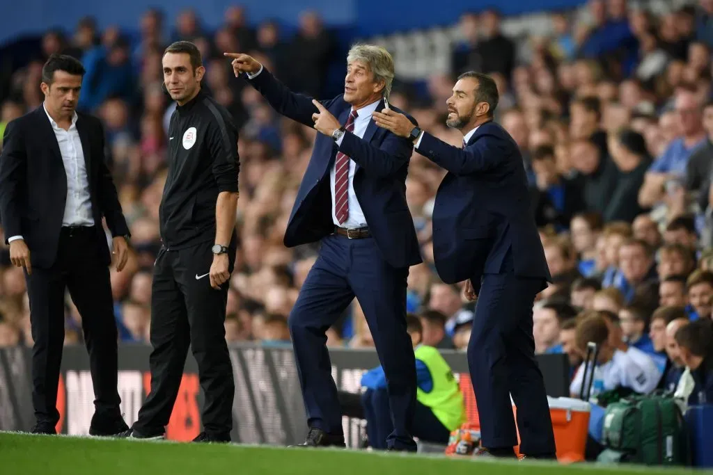 Pellegrini (centro-esquerda) teve Maresca (centro-direita) como adjunto no West Ham. Foto: Stu Forster/Getty Images.