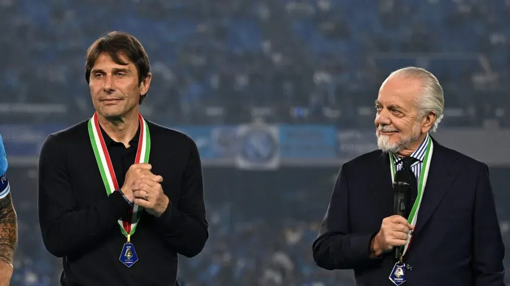 Aurelio De Laurentis, presidente do Nápoles, terá convencido Antonio Conte a ficar. Foto: Francesco Pecoraro/Getty Images