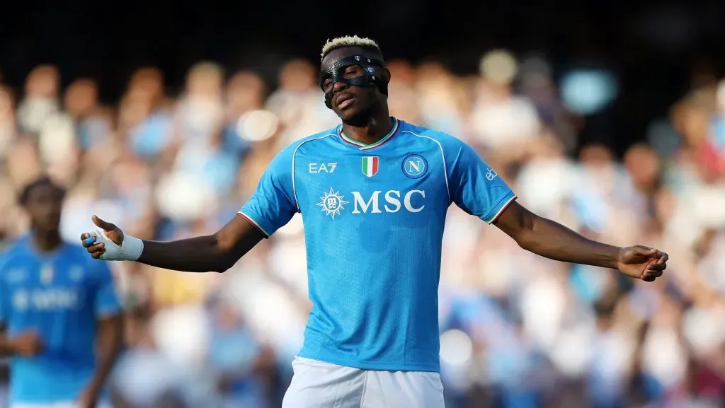 Victor Osimhen pode servir de moeda de troca entre Nápoles e Liverpool. Foto: Francesco Pecoraro/Getty Images