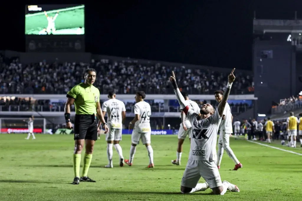 Neymar festeja golo decisivo no Santos x Flamengo. Foto: Getty Images