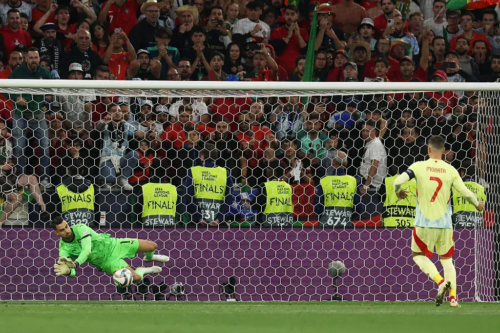 Diogo Costa defendeu o penálti de Morata na final da Nations League. Foto: Getty Images
