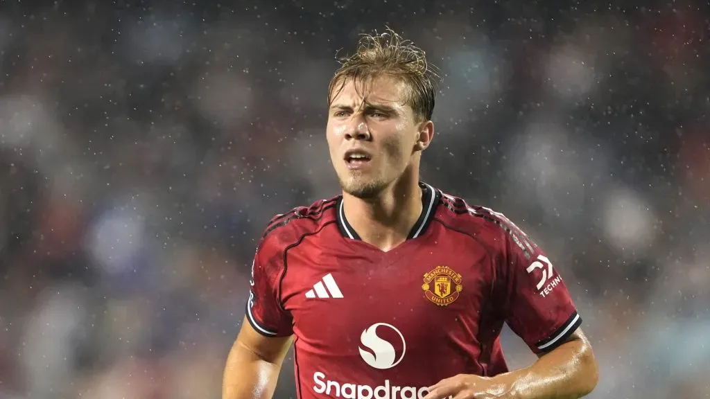 Rasmus Hojlund quer ficar no Manchester United. Foto: Patrick McDermott/Getty Images