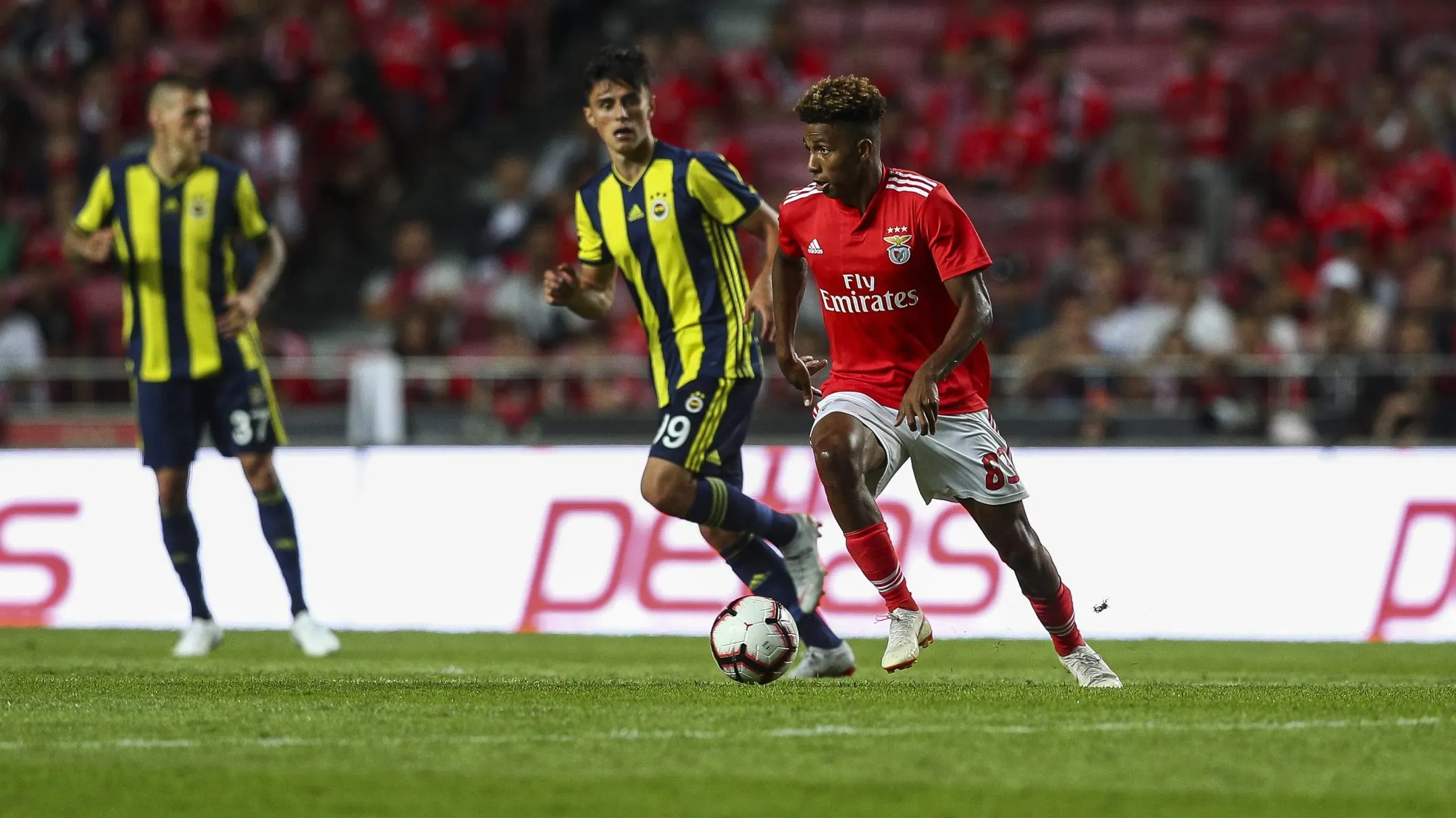 Representar o Spartak Moscovo trará memórias a Gedson Fernandes pelas evidentes semelhanças ao nível do equipamento principal. Foto: Carlos Rodrigues/Getty Images