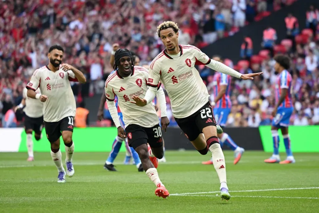 Hugo Ekitike festeja golo no Crystal Palace x Liverpool. Foto: Getty Images