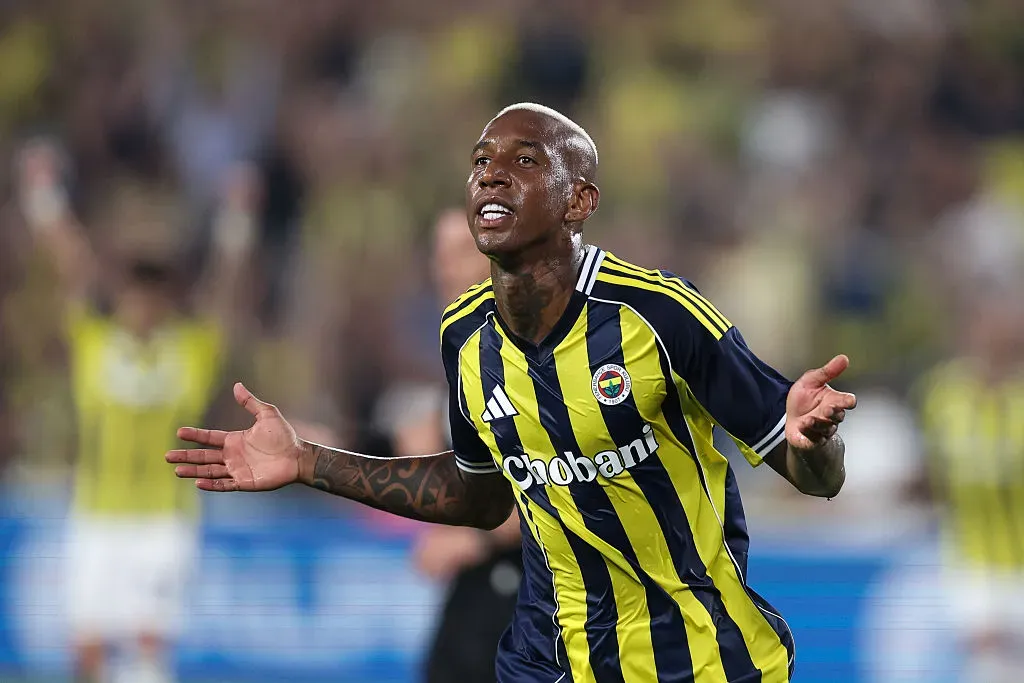 Anderson Talisca fez o quinto golo do Fenerbahçe contra o Feyenoord. Foto: Getty Images