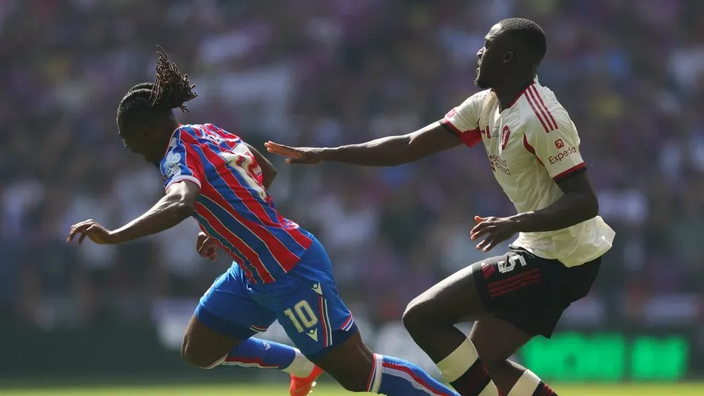 Ibrahima Konaté frente ao Crystal Palace. Foto: Julian Finney/Getty Images