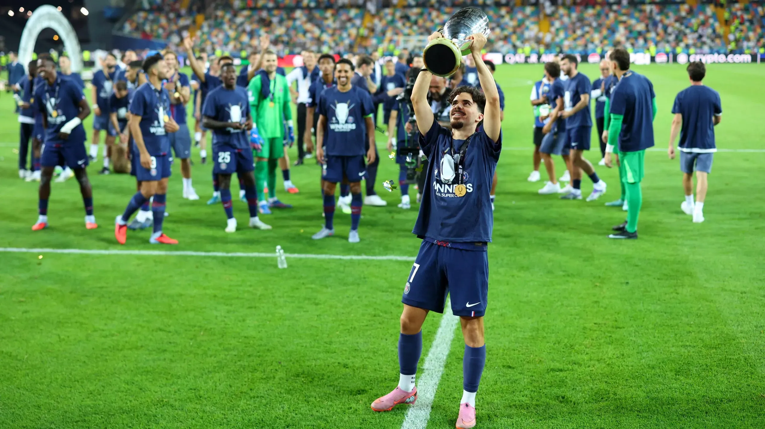 Mais um título para o ‘mágico’ Vitinha, mais um passo rumo à conquista da Bola de Ouro?Foto: Francesco Scaccianoce/Getty Images