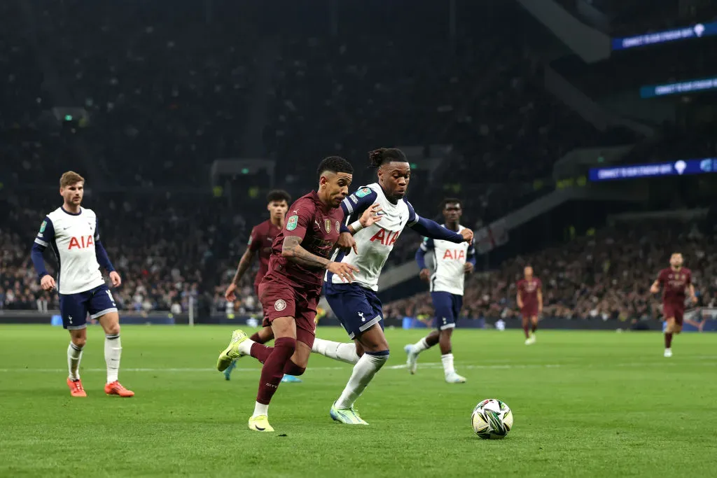 Savinho contra o Tottenham na última época. Foto: Getty Images