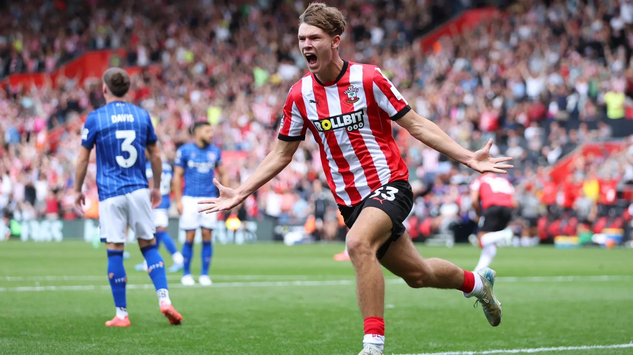 Tyler Dibling, de 19 anos, e ainda sem grandes provas dadas no Southampton, custou 49 milhões de euros ao Everton, ‘trocos’ na Premier League. Foto: Dan Istitene/Getty Images
