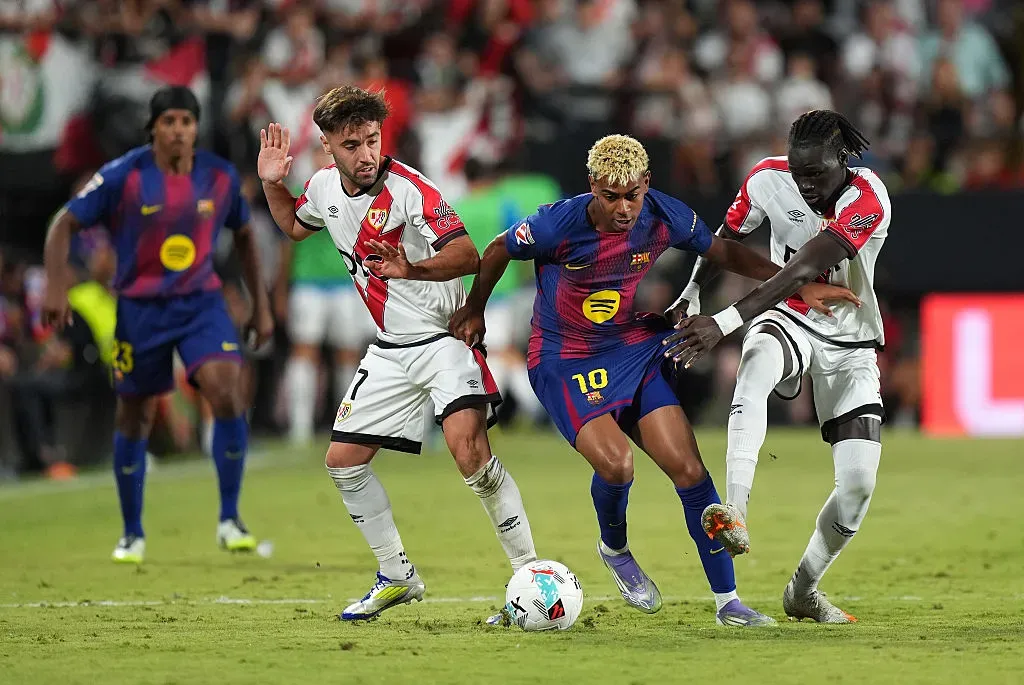 Lamine Yamal em ação em Rayo Vallecano x Barcelona. Foto: Getty Images