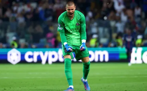 Lucas Chevalier em ação pelo PSG. Foto: Getty Images