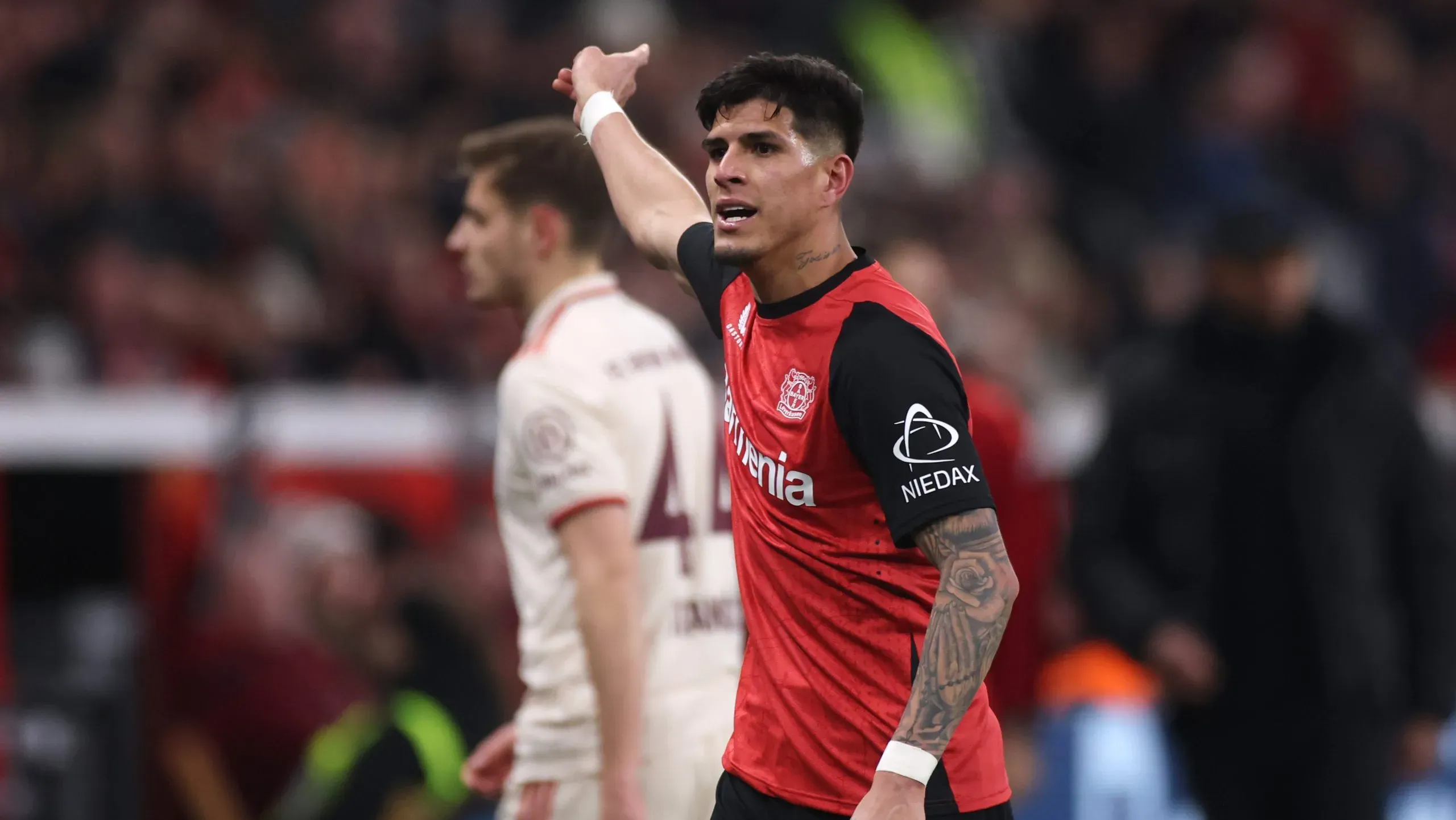 Piero Hincapié deixa o Bayer Leverkusen e vai atuar na Premier League, ao serviço do Arsenal.Foto: Alex Grimm/Getty Images