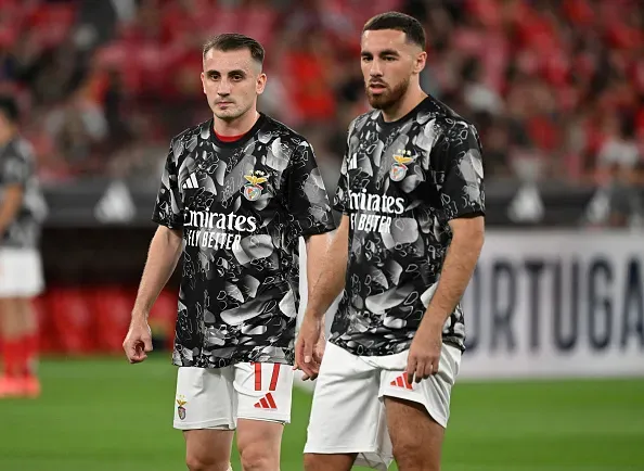 Os colegas e internacionais turcos do Benfica, Akturkoglu e Kokcu. Foto: Getty Images.