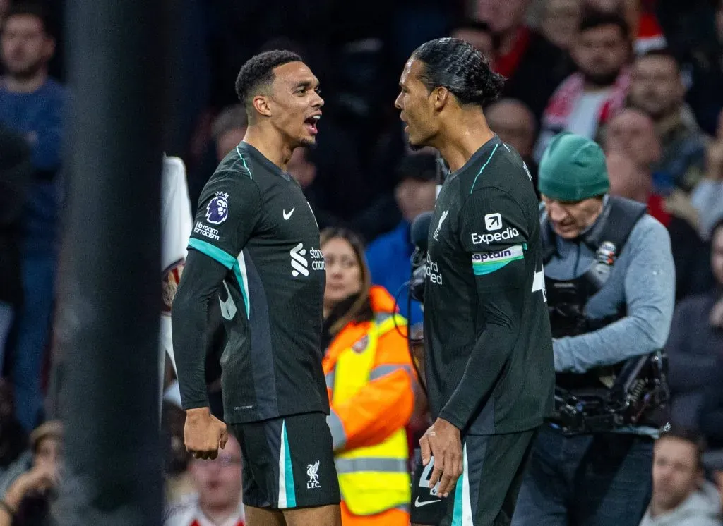 Contratos de Arnold e Van Dijk também expiram em junho de 2025. Foto: Imago