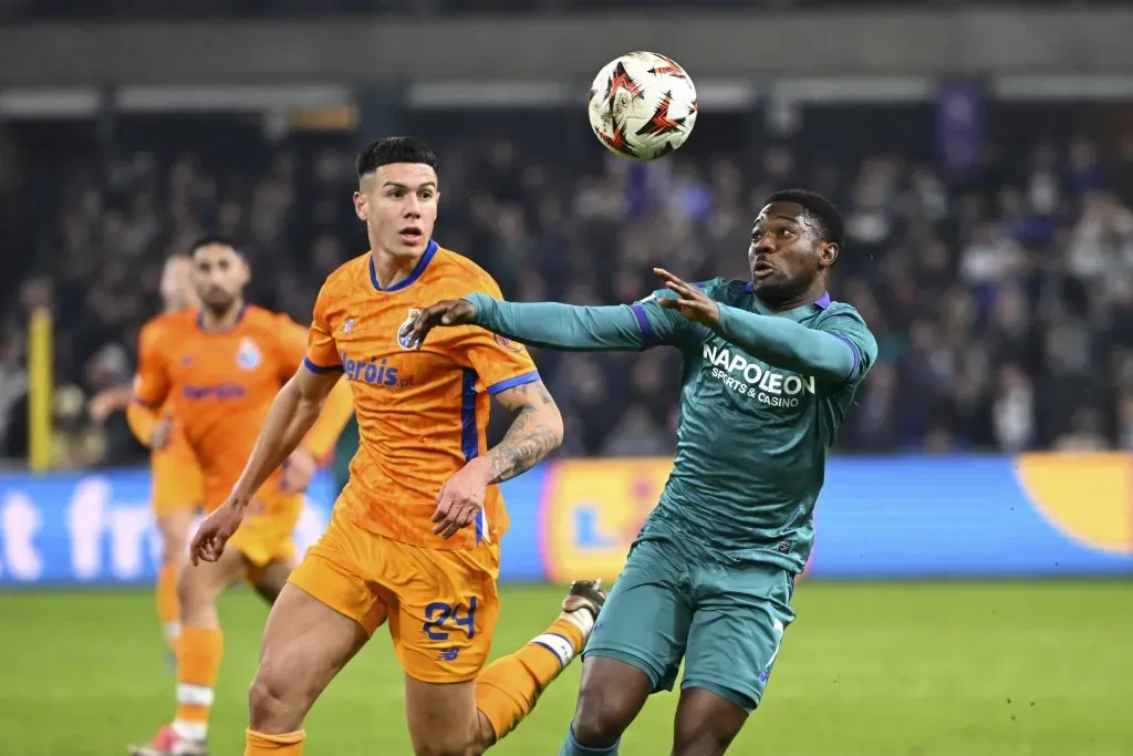 Amuzu (à direita) empatou para o Anderlecht. Foto: Imago