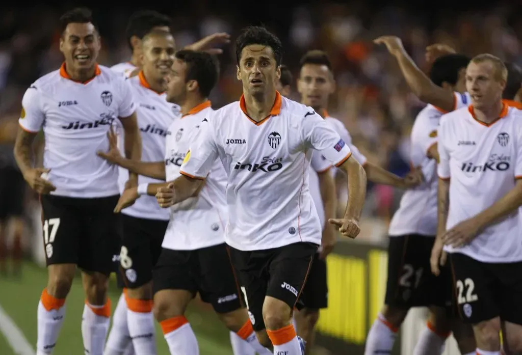 Jonas com a camisola do Valência (lá atrás, o atual treinador do Sporting, João Pereira). Foto: Imago.