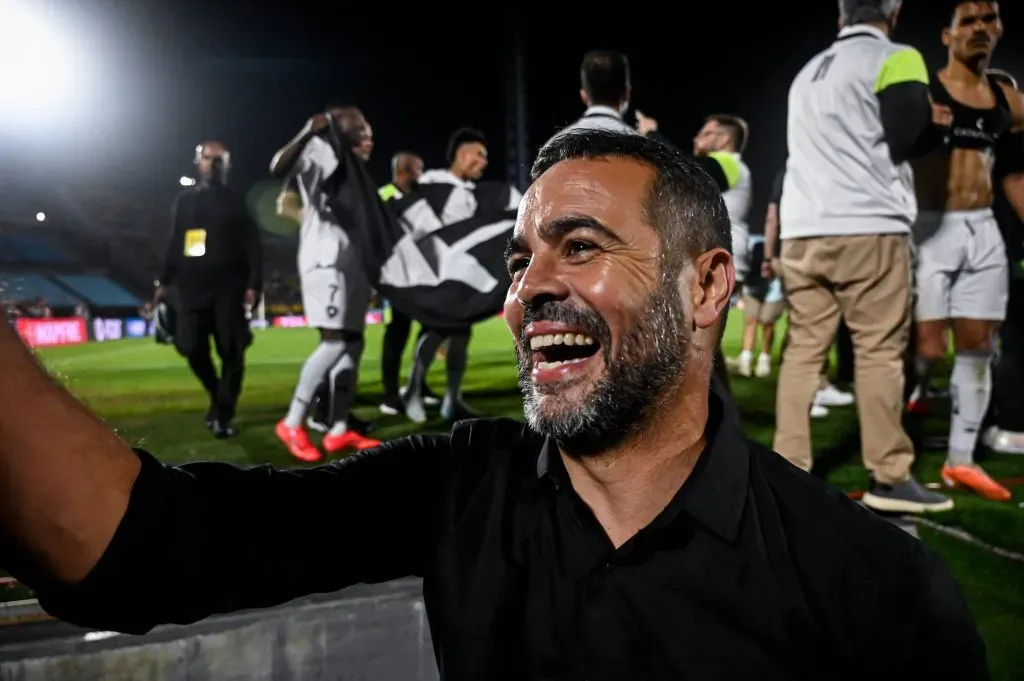Artur Jorge poderá vencer Libertadores e Brasileirão na mesma época. Foto: Imago.