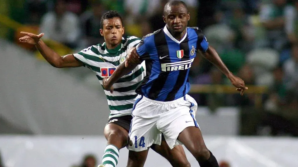 Nani em 2006, aqui frente ao Inter de Patrick Vieira.