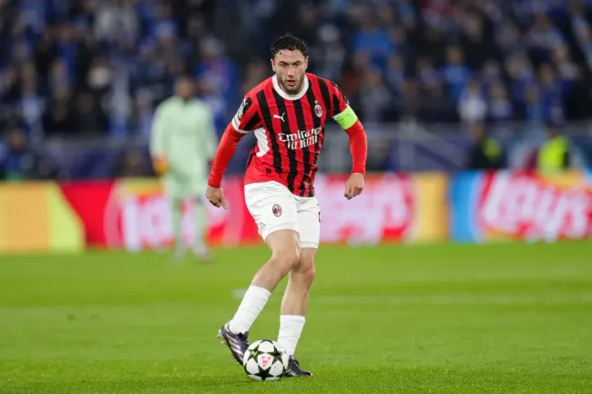 O capitão Davide Calabria poderá ter sido um dos “visados” com as palavras de Paulo Fonseca. Foto: Imago.