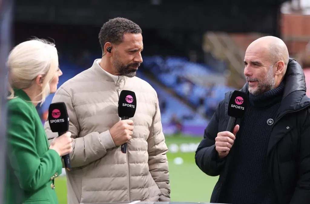 Ferdinand e Guardiola à conversa. Foto: Imago.
