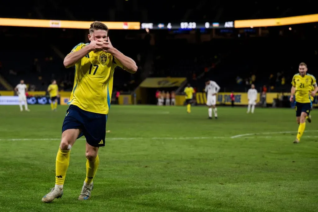 Gyokeres a fazer o seu “típico” festejo, com a camisola da sua seleção. Foto: Imago.