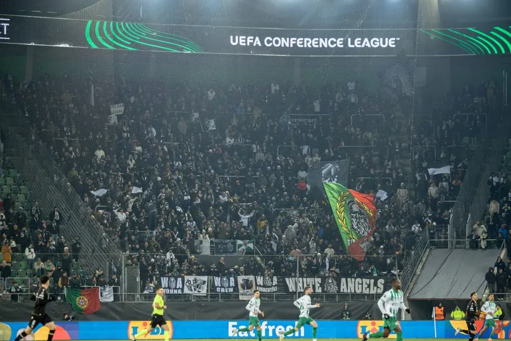 O apoio dos adeptos do Vitória SC. Foto: Imago.