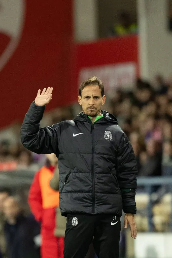 João Pereira poderá estar prestes a dizer “adeus” ao cargo de treinador principal do Sporting. Foto: Imago.