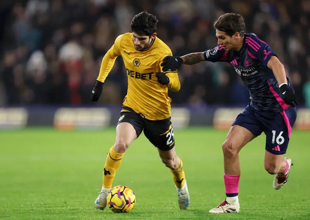 Gonçalo Guedes e mais 4 portugueses jogaram no Nottingham Forest x Wolves. Foto: Naomi Baker/Getty Images