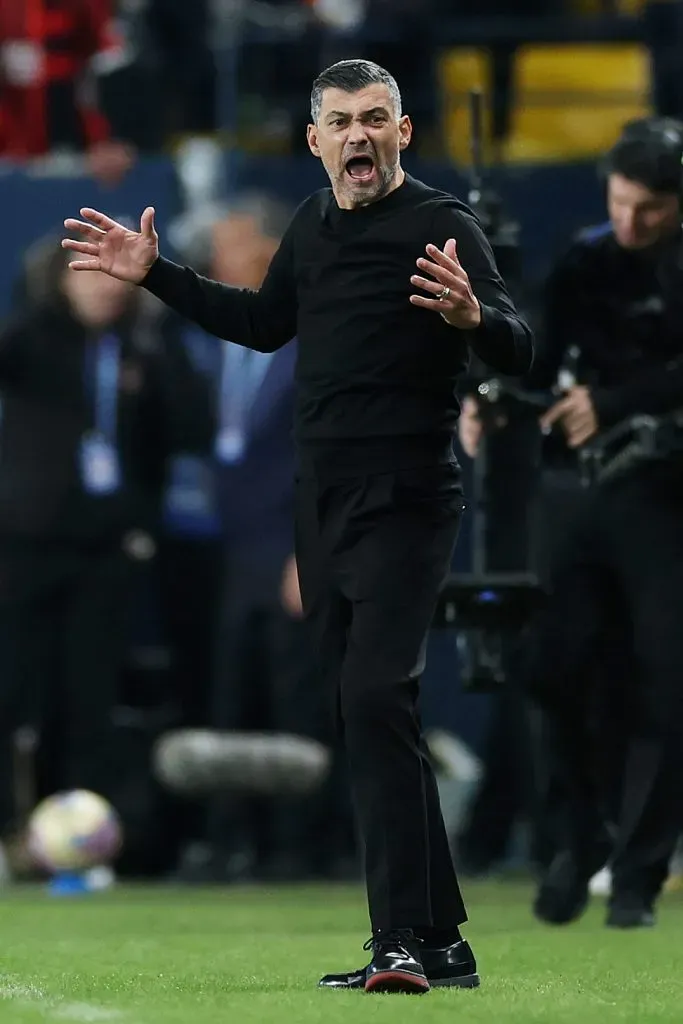 Sérgio Conceição é o treinador mais rápido a conquistar um título pelo AC Milan. Foto: Abdullah Ahmed/Getty Images.