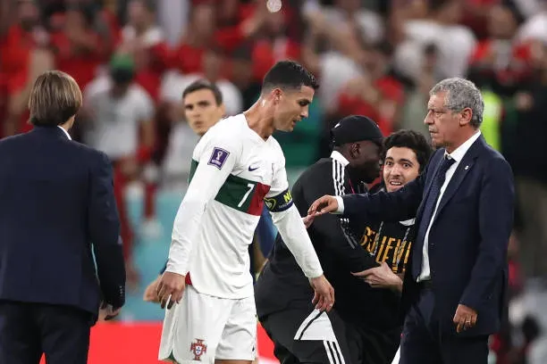Cristiano Ronaldo substituído por Fernando Santos no Mundial 2022. Foto: Michael Steele/Getty Images