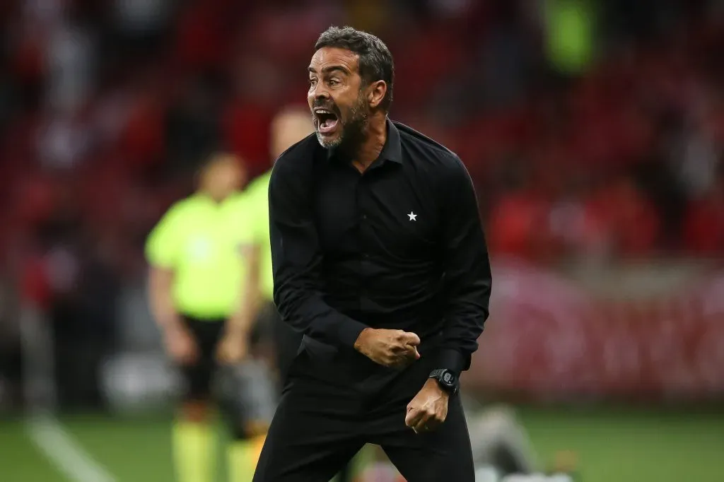 Artur Jorge, que saiu para o Al Rayyan, foi o treinador do Botafogo na última temporada. Foto: Getty Images