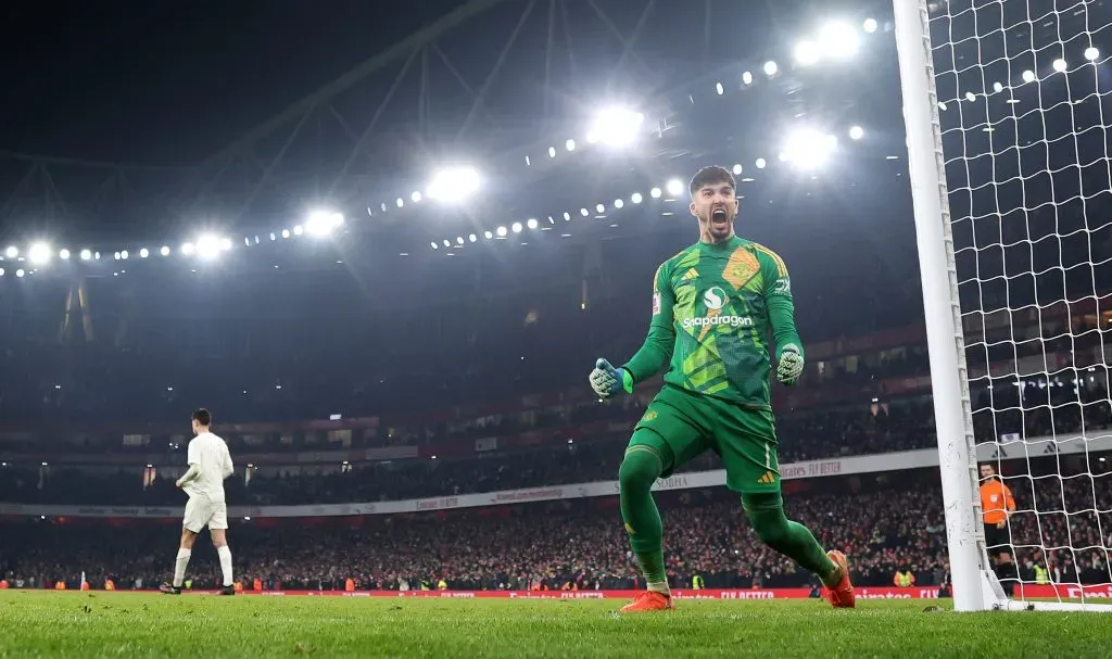 Altay Bayindir foi crucial na vitória do Manchester United sobre o Arsenal. Foto: Getty Images