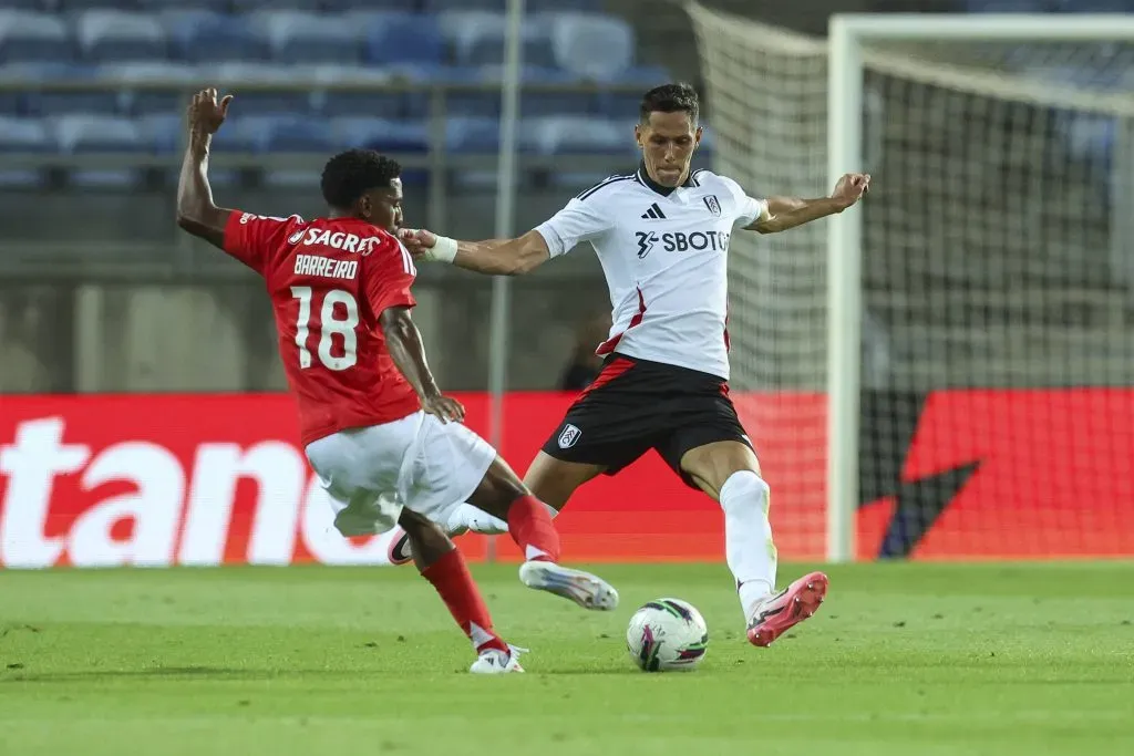 Leandro Barreiro em ação contra o Fulham. Foto: Carlos Rodrigues/Getty Images.