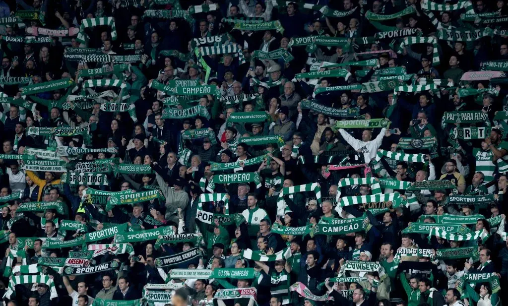 O apoio dos adeptos do Sporting. Foto: Carlos Rodrigues/Getty Images.
