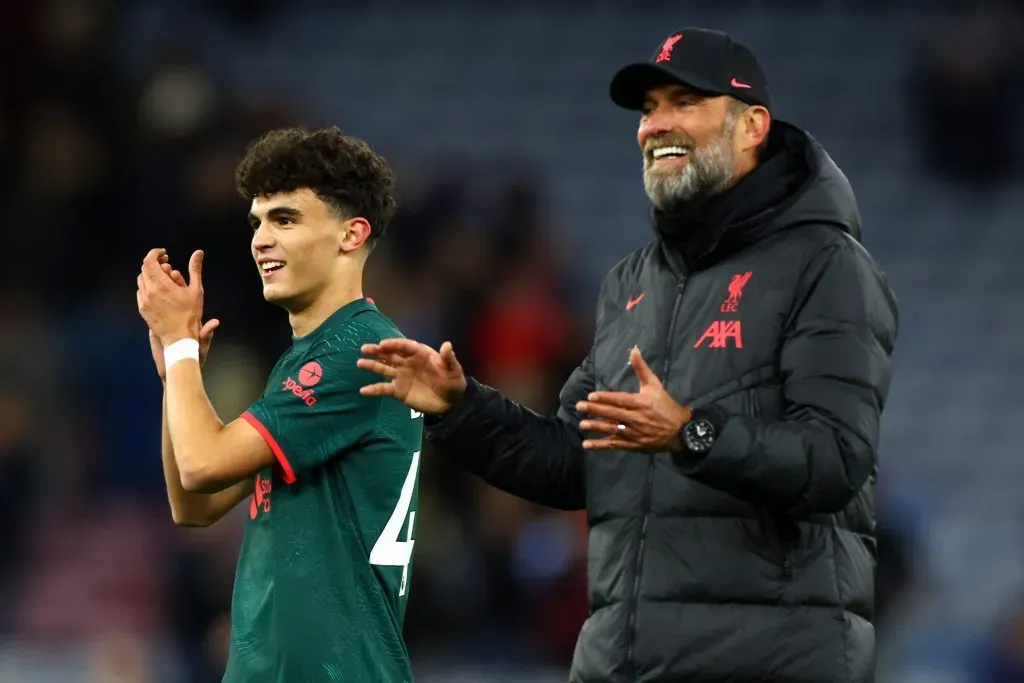 Jurgen Klopp lançou Stefan Bajcetic no Liverpool. Foto: Mark Thompson/Getty Images