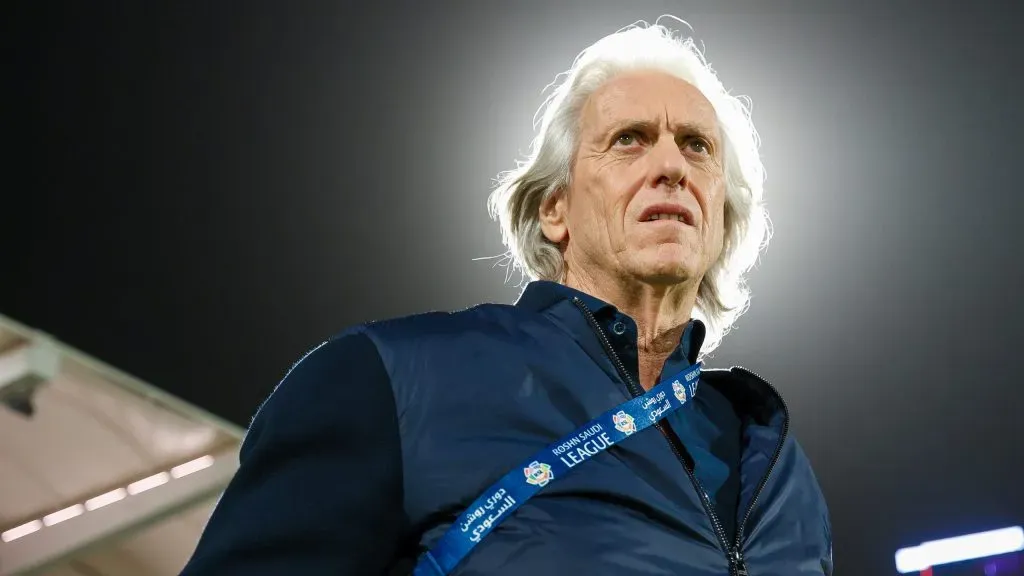Jorge Jesus treina atualmente o Al-Hilal. Foto: Yasser Bakhsh/Getty Images