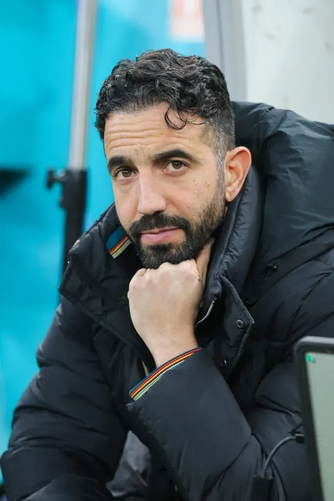 Amorim continua sem conseguir dar o rumo que pretende ao United. Foto: Vasile Mihai-Antonio/Getty Images.