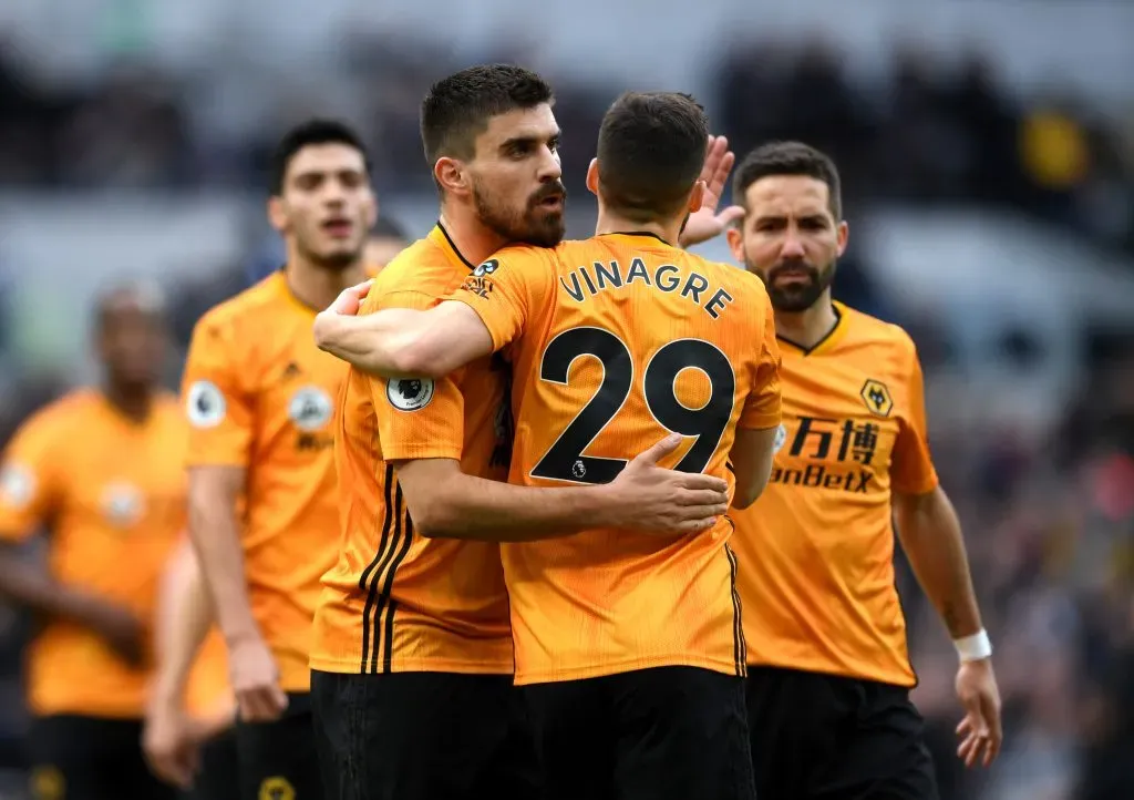 Rúben Vinagre junto com outros jogadores portugueses no Wolverhampton. Foto: Shaun Botterill/Getty Images.