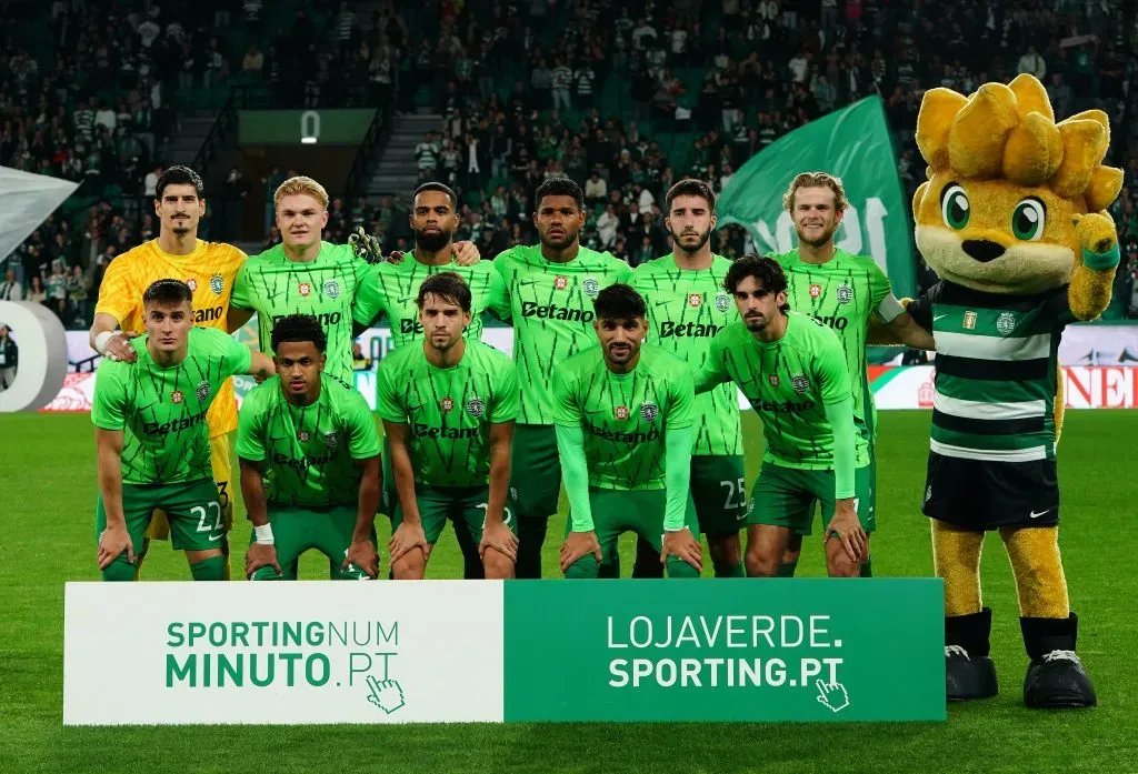 Kovacevic junto com alguns dos colegas no Sporting, antes do jogo contra o Amarante para a Taça de Portugal. Foto: Gualter Fatia/Getty Images.