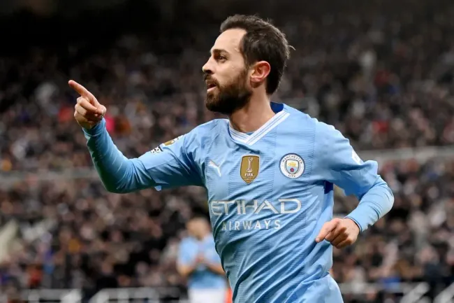 Savinho conversou com Bernardo Silva sobre o Real Madrid. Foto: Stu Forster/Getty Images.