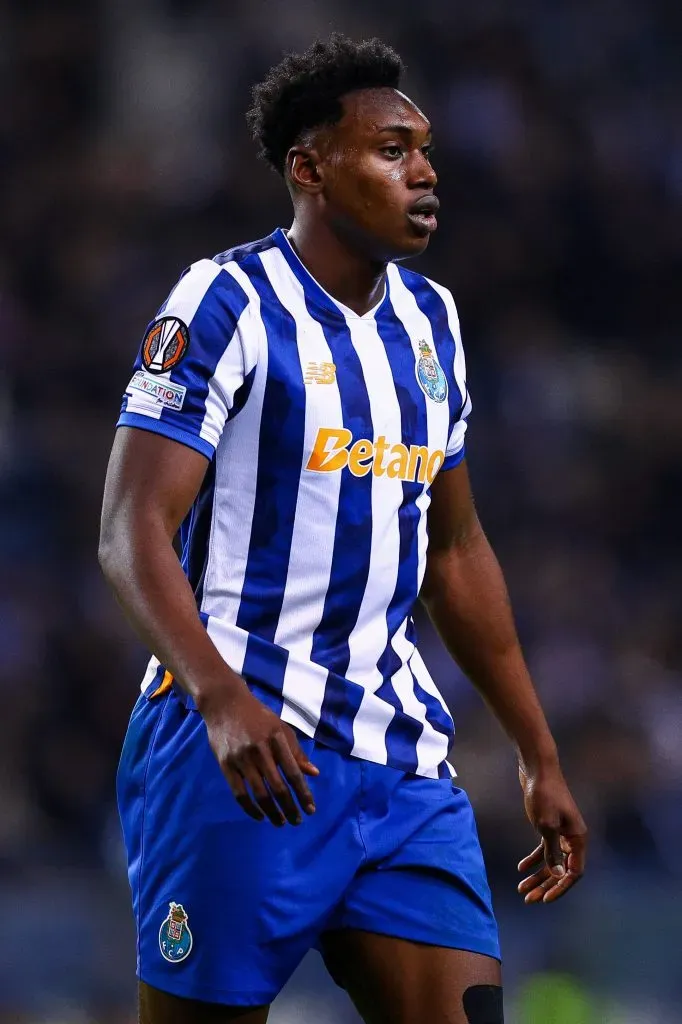 João Carvalho sucede a Samu, avançado do FC Porto, como o melhor do mês. Foto: Diogo Cardoso/Getty Images.