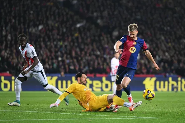 Dani Olmo quase marcou contra o Vallecano. Foto: Getty Images