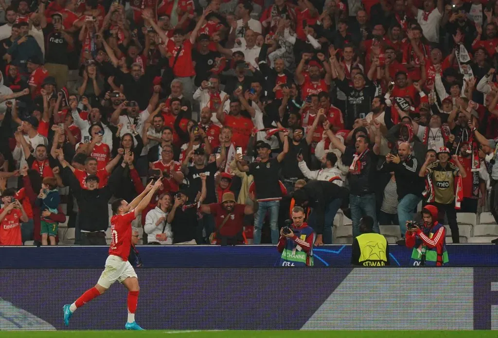 Orkun Kokçu festeja golo pelo Benfica. Foto: Getty Images