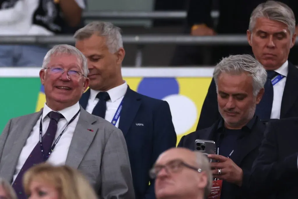 Mourinho junto de Ferguson. Foto: Alexander Hassenstein/Getty Images).
