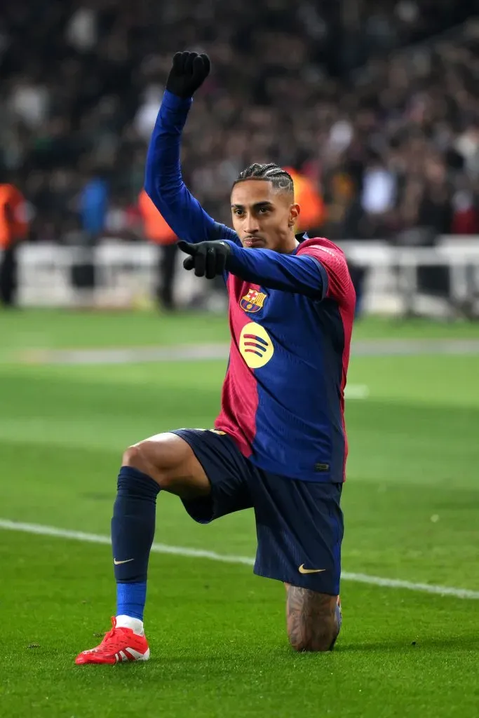 Raphinha deu a vitória ao Barcelona contra o Benfica. Foto: David Ramos/Getty Images.