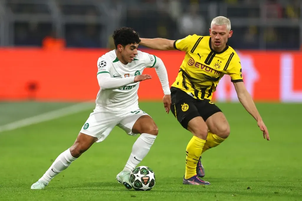 João Simões disputa a bola em Dortmund x Sporting. Foto: Lars Baron/Getty Images.