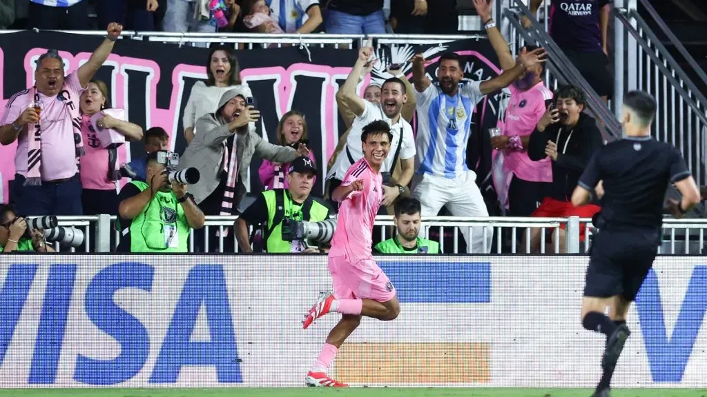 Telasco Segovia, ex-jogador do Casa Pia, foi decisivo. Foto: Getty Images.