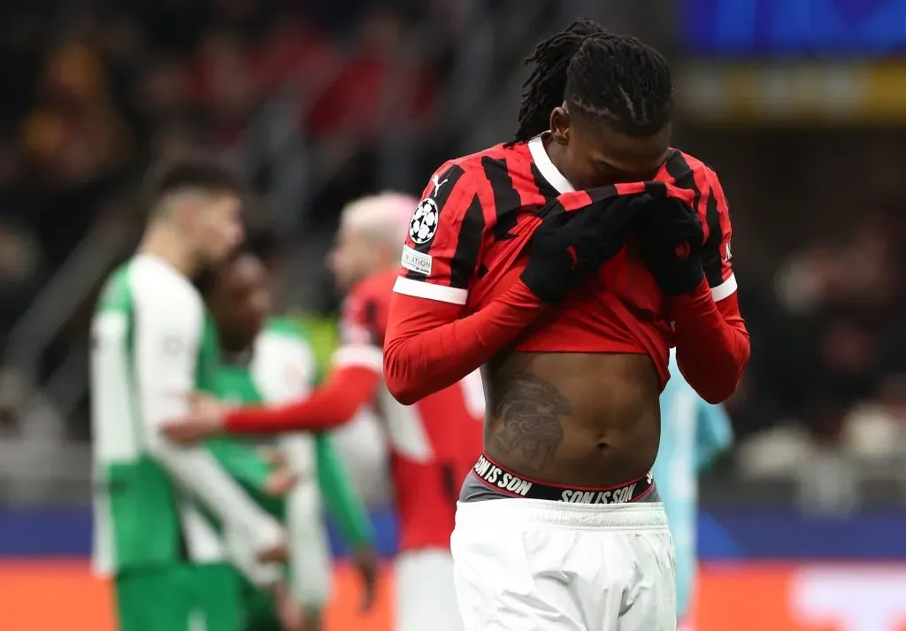 Rafael Leão na eliminação do Milan da Champions League. Foto: Getty Images)