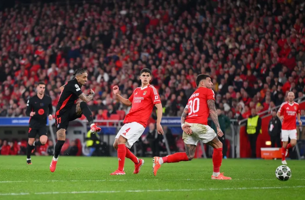 O momento em que Raphinha remata para o único golo do jogo. Foto: David Ramos/Getty Images.